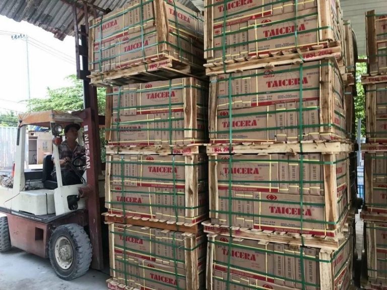 Gạch Taicera tập kết tại Quận 7