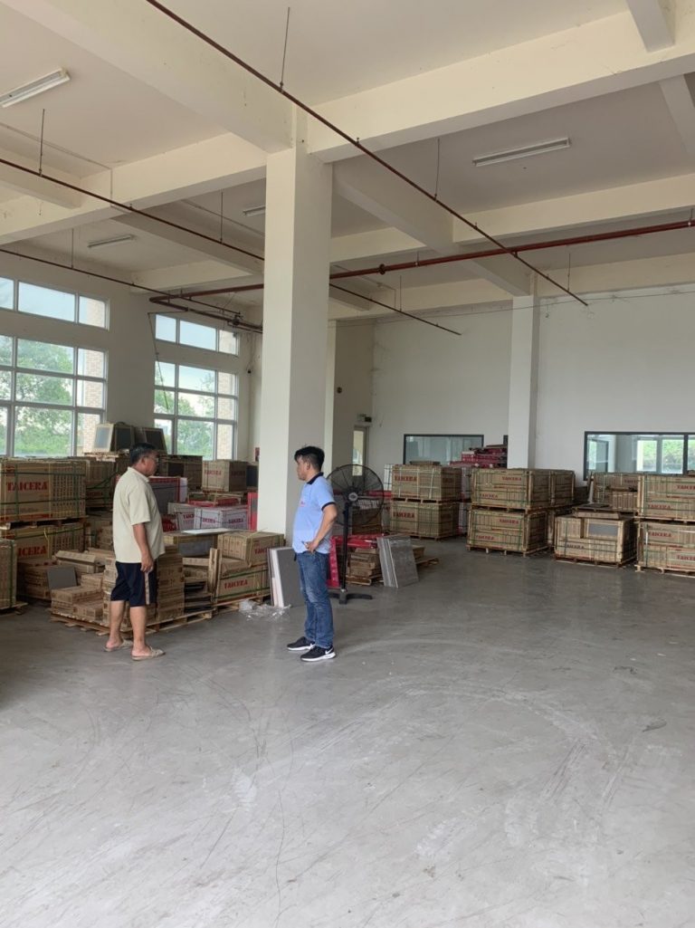 Gạch Taicera tập kết tại Tân Bình