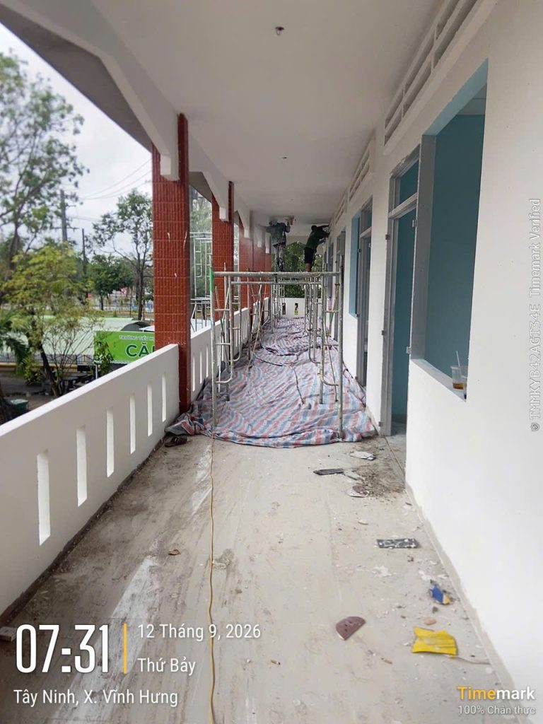 Hành lang tầng 2, Trường Tiểu học thị trấn Vĩnh Hưng