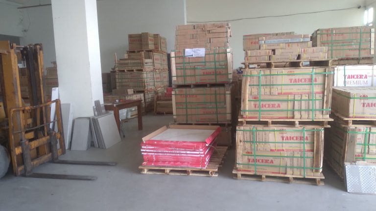 Gạch Taicera sẵn hàng trong kho